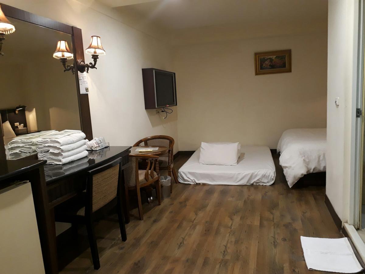 Hua Tai Hotel Hsinchu City Exterior photo
